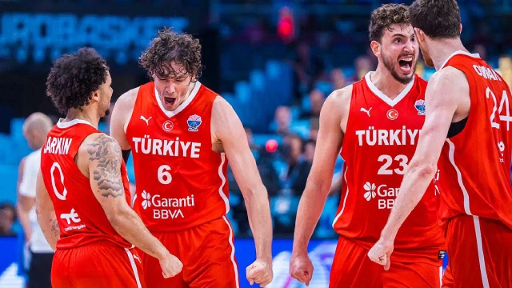 12 Dev Adam'dan tarihi galibiyet, finaldeyiz