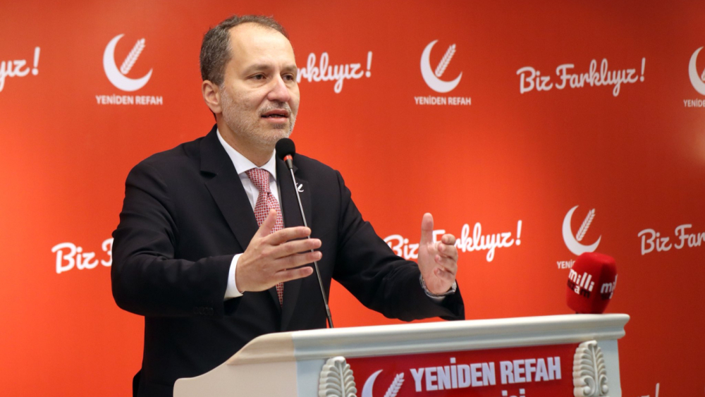 Erbakan komisyondan çekilme resti çekti