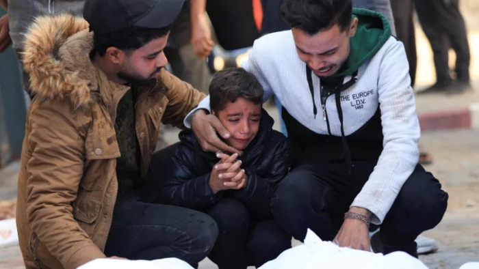 İsrail Gazze’de 7 Filistinliyi öldürdü, Refah kapısı sınırlı açılacak