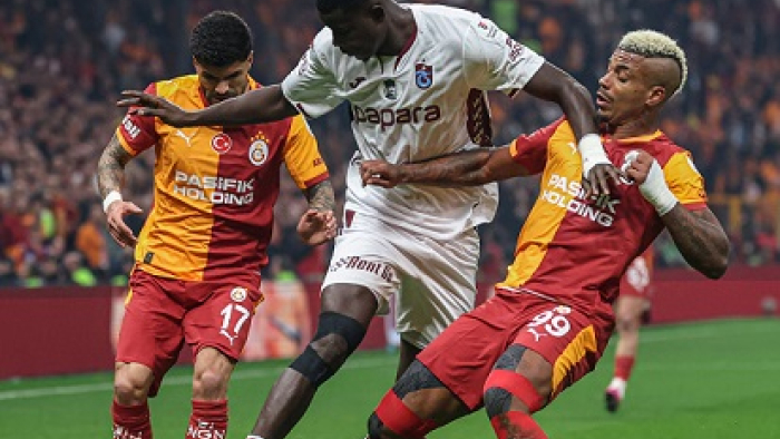 Galatasaray ve Trabzonspor golsüz derbide puanları paylaştı