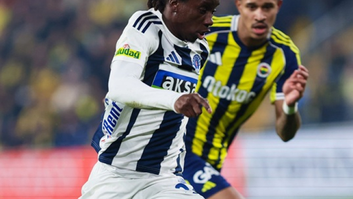 Fenerbahçe uzatmada yıkıldı zirve yarışı kızıştı